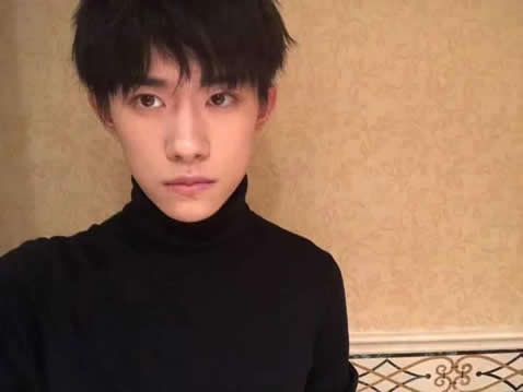 易烊千玺晒素颜照:酷酷的感觉,充满了男人味 易烊千玺晒素颜照:酷酷的感觉,充满了男人味