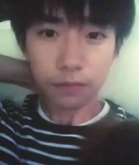 易烊千玺晒素颜照:酷酷的感觉,充满了男人味 易烊千玺晒素颜照:酷酷的感觉,充满了男人味