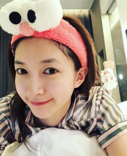 江疏影戴发带自拍：少女味十足,江疏影资料图片