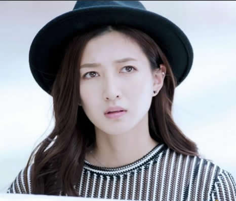 江疏影戴发带自拍：少女味十足,江疏影资料图片