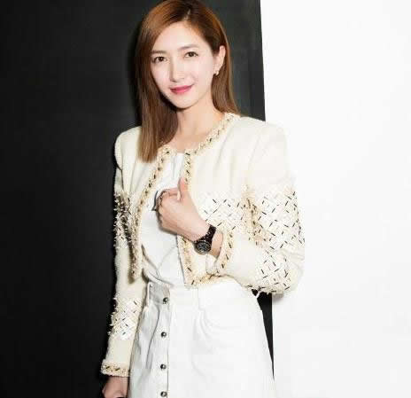 江疏影戴发带自拍：少女味十足,江疏影资料图片