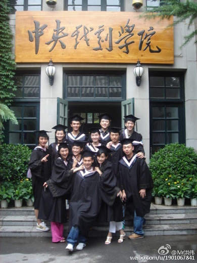 王凯大学毕业照曝光:满满的青春回忆,王凯小时候照片 王凯大学毕业照曝光:满满的青春回忆,王凯小时候照片