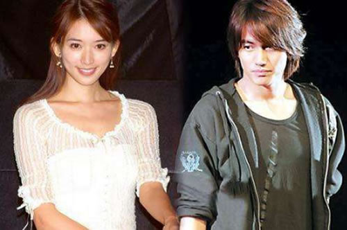 林志玲晒吃鸡照：捂嘴笑的表情包,一种古典气质