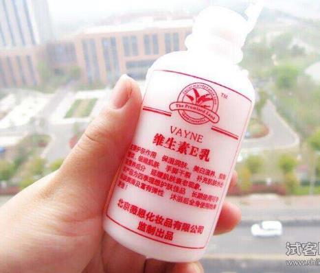 维生素e乳的作用与功效:维生素e乳可以直接擦脸上吗