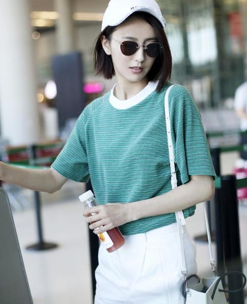 佟丽娅穿糖果绿：俏皮又可爱,清新look过六一儿童节