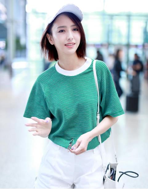 佟丽娅穿糖果绿：俏皮又可爱,清新look过六一儿童节