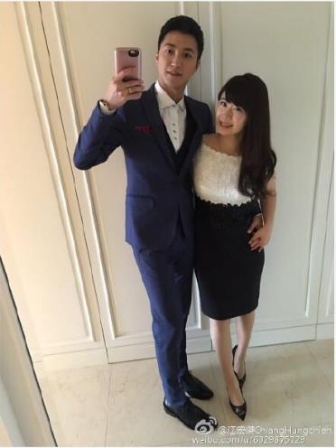 福原爱晒恩爱照：十足少女一枚,大晚上的狗粮