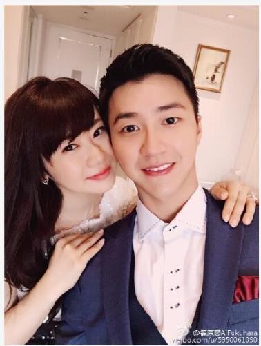 福原爱晒恩爱照：十足少女一枚,大晚上的狗粮