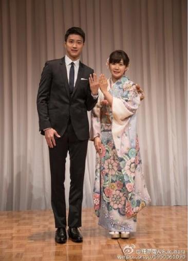 福原爱晒恩爱照：十足少女一枚,大晚上的狗粮