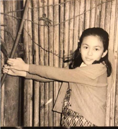关之琳六一晒旧照：女神从小美到大,十多岁就有了女神雏形