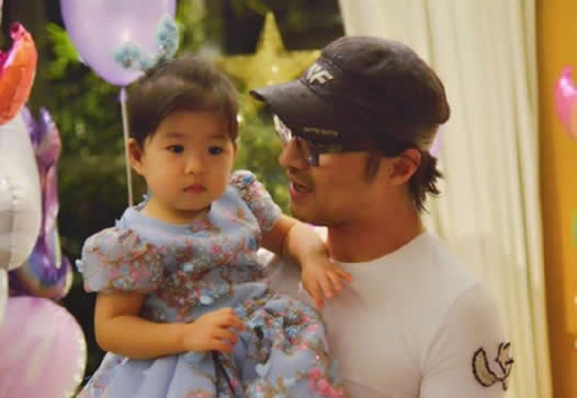 章子怡晒女儿同框照:醒醒与熙熙的合照,家庭温馨和睦 章子怡晒女儿同框照:醒醒与熙熙的合照,家庭温馨和睦