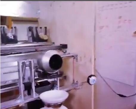 机器人餐厅走红评论：三分钟做出一道菜,机器人网络上走红