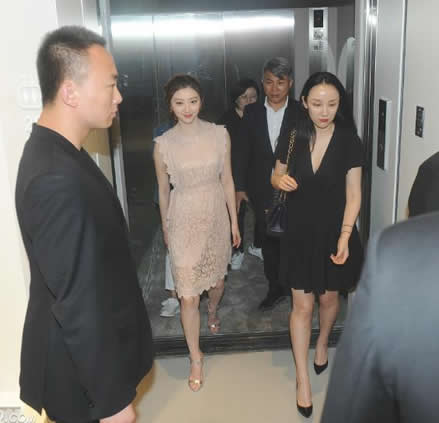 景甜秀美腿又白又直：穿蕾丝裙秀美腿,景甜好看照片图片