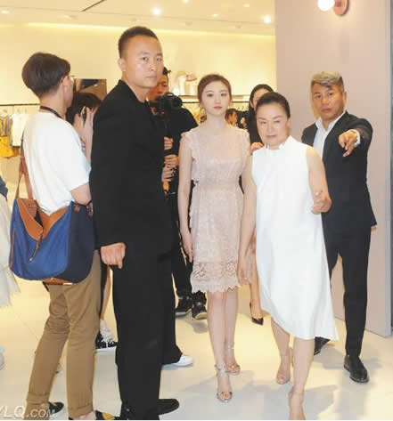 景甜秀美腿又白又直：穿蕾丝裙秀美腿,景甜好看照片图片