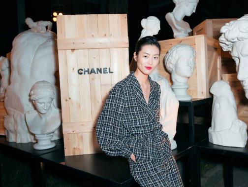 刘雯真素颜现身:素颜出镜无惧镜头心情超好(图) 刘雯真素颜现身:素颜出镜无惧镜头心情超好(图)