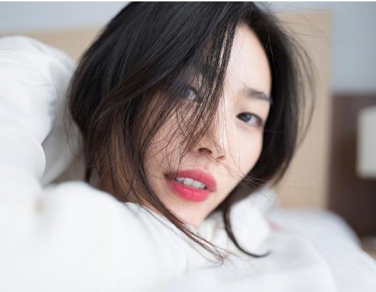 刘雯真素颜现身:素颜出镜无惧镜头心情超好(图) 刘雯真素颜现身:素颜出镜无惧镜头心情超好(图)