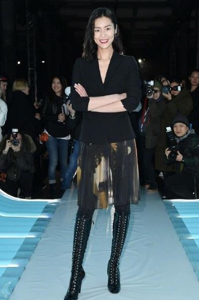 刘雯真素颜现身:素颜出镜无惧镜头心情超好(图) 刘雯真素颜现身:素颜出镜无惧镜头心情超好(图)