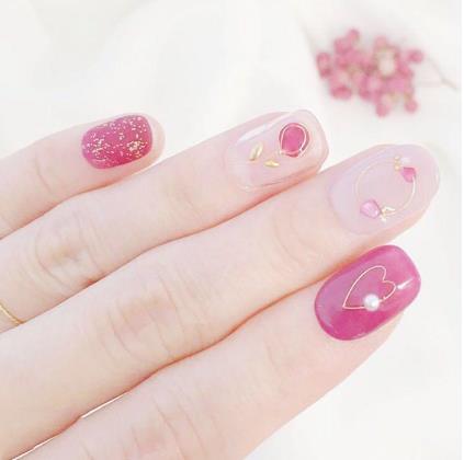 2018显白美甲流行颜色：2018年美甲图片展现流行色