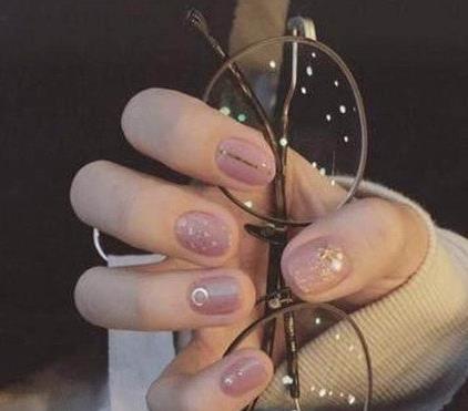 2018美甲流行什么颜色:美甲图片告诉你2018美甲流行色 2018美甲流行什么颜色:美甲图片告诉你2018美甲流行色