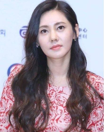 秋瓷炫产后痉挛：39岁秋瓷炫高龄产妇可真危险,母亲的痛