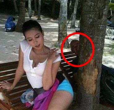 大爷，你看什么呢