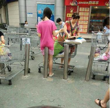 逛累了，歇歇脚