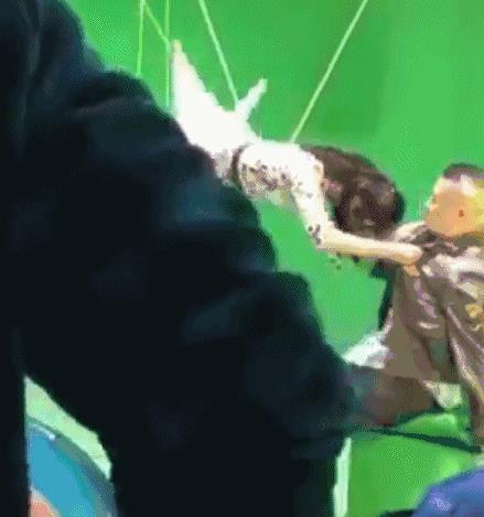 画面太美不敢想：吻戏片段画面定格,小岳岳眉头微皱