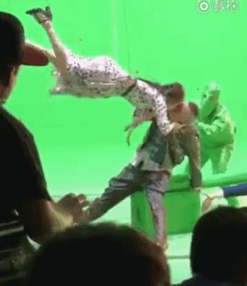 画面太美不敢想：吻戏片段画面定格,小岳岳眉头微皱