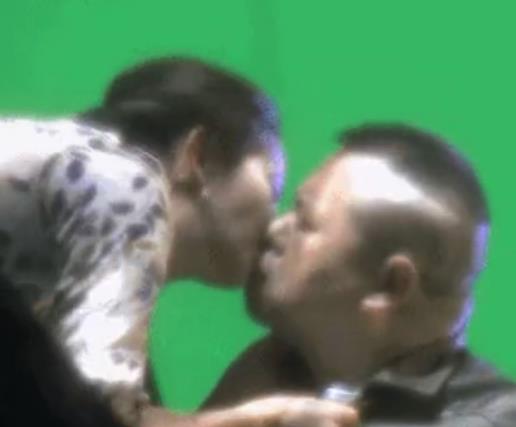 画面太美不敢想：吻戏片段画面定格,小岳岳眉头微皱