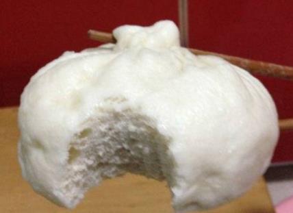 被馒头噎住了千万不能喂水!喉咙被噎住该怎么做