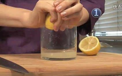 巧用柠檬制作安全清洁剂:简单省钱又放心(图) 巧用柠檬制作安全清洁剂:简单省钱又放心(图)
