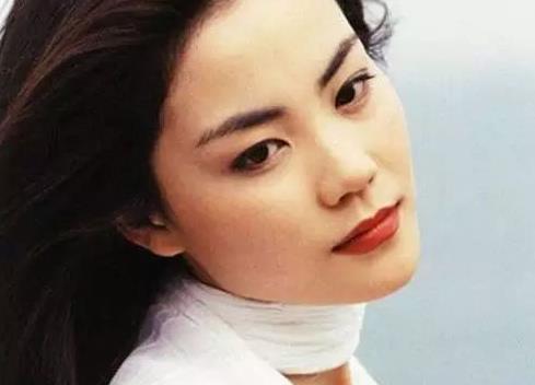 王菲近照曝光：状态好不输20岁姑娘,王菲年轻时照片