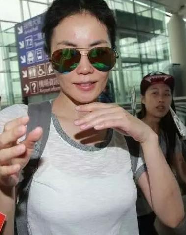 王菲近照曝光：状态好不输20岁姑娘,王菲年轻时照片
