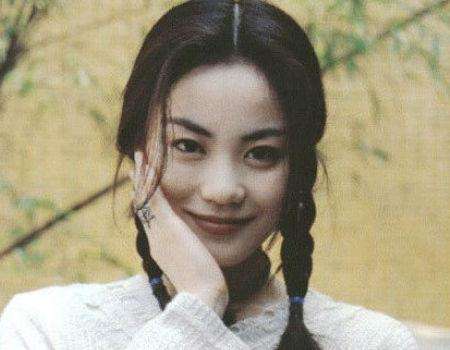 王菲近照曝光：状态好不输20岁姑娘,王菲年轻时照片
