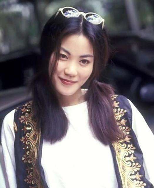王菲近照曝光：状态好不输20岁姑娘,王菲年轻时照片