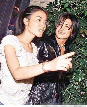 王菲谢霆锋旧照：王菲谢霆锋18年前旧照幸福甜蜜