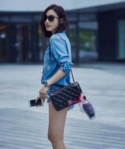 成都街头高温下的清凉美女