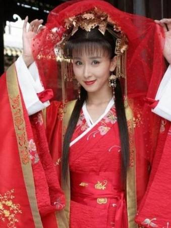 胡静买名表送婆婆：婆媳相处关系好,胡静古装照气质优雅