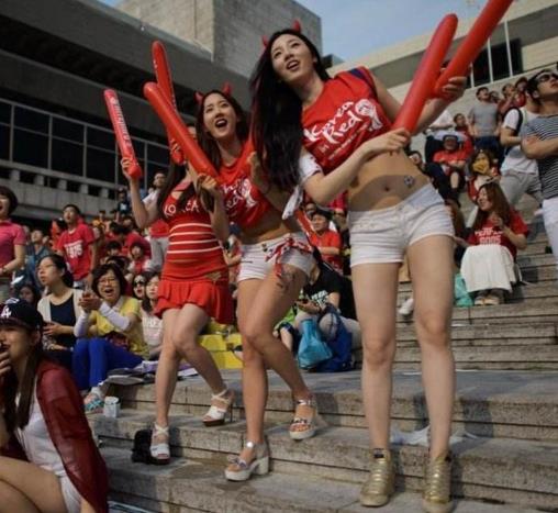 义乌商贩赶工世界杯：中国制造助力世界杯,加工销售应接不暇