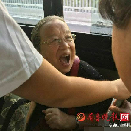 82岁容嬷嬷近照曝光：风采依旧被赞人很好,容嬷嬷剧照回顾