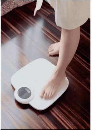李晟产后当众称体重 自嘲孕期胖成一座山(组图) 李晟产后当众称体重 自嘲孕期胖成一座山(组图)