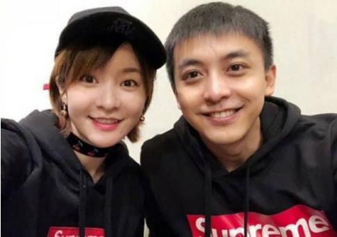 李晟产后当众称体重 自嘲孕期胖成一座山(组图) 李晟产后当众称体重 自嘲孕期胖成一座山(组图)