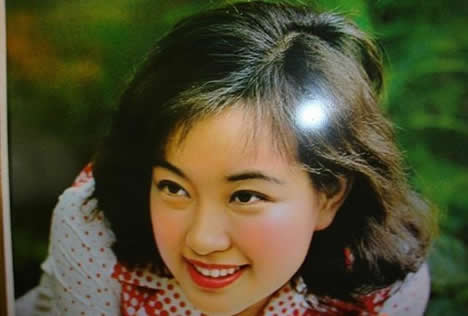 刘晓庆帅气干练：上围丰满身姿挺拔,刘晓庆年轻时的照片