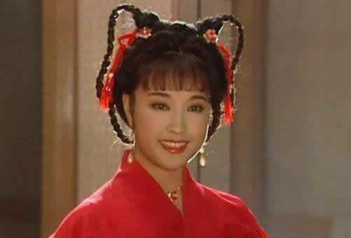 刘晓庆帅气干练：上围丰满身姿挺拔,刘晓庆年轻时的照片