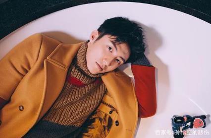 17闯社会24出道,从烧炭小哥到34亿票房小生,今合作宋茜圈粉无数 17闯社会24出道,从烧炭小哥到34亿票房小生,今合作宋茜圈粉无数