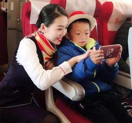 飞机上可以玩手机:在哪些航班,应该如何使用 飞机上可以玩手机:在哪些航班,应该如何使用