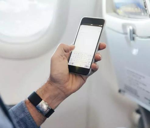 飞机上可以玩手机:在哪些航班,应该如何使用 飞机上可以玩手机:在哪些航班,应该如何使用