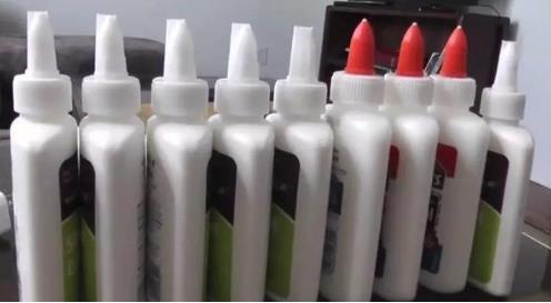 女星往脸上涂胶水：涂了100层胶水（图）