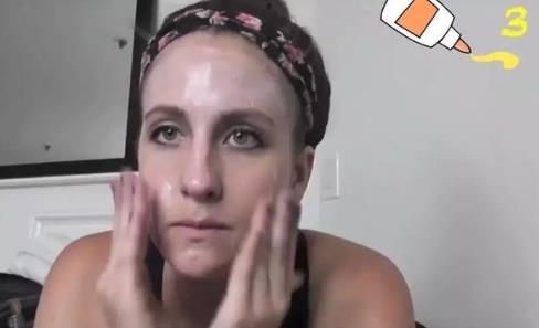 女星往脸上涂胶水：涂了100层胶水（图）