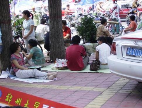 直击高考第一天：2018河南高考作文新鲜出炉（图）